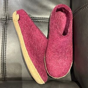 GLERUPS cranberry colour in size 40 - EXCELLENT condition